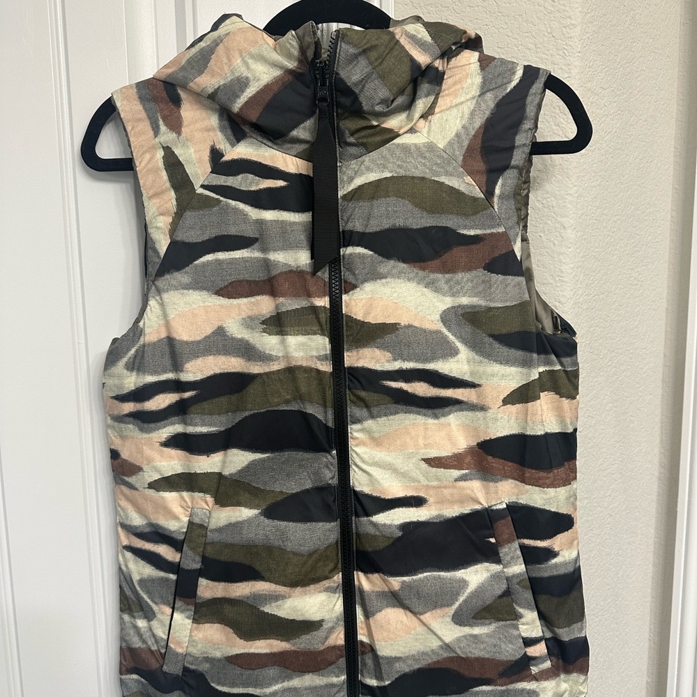 Lululemon Reversible Puffer Hooded Vest